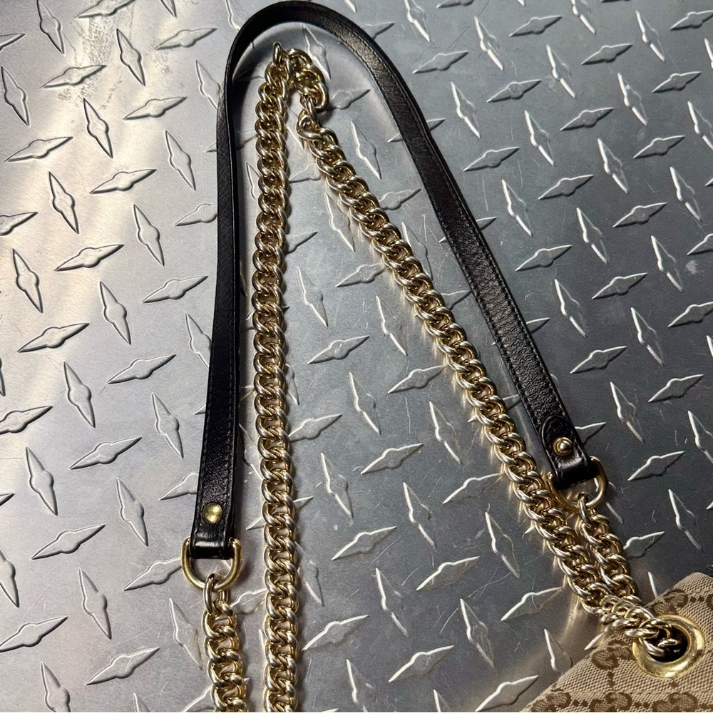 Gucci Marmont Flap Bag in Black - Picture 8 of 11